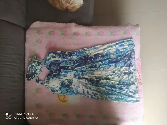 vestido branco e azul - preço brachó