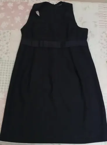 Vestido preto usado.