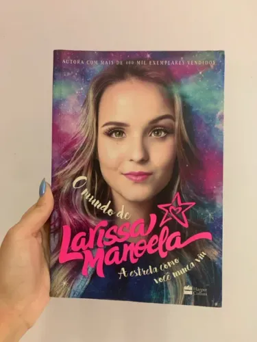 Livro O mundo de Larissa Manoela