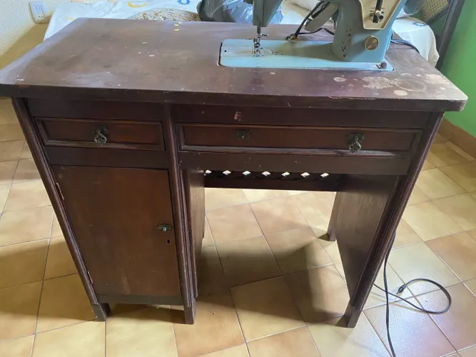 Máquina de costura singer com móvel