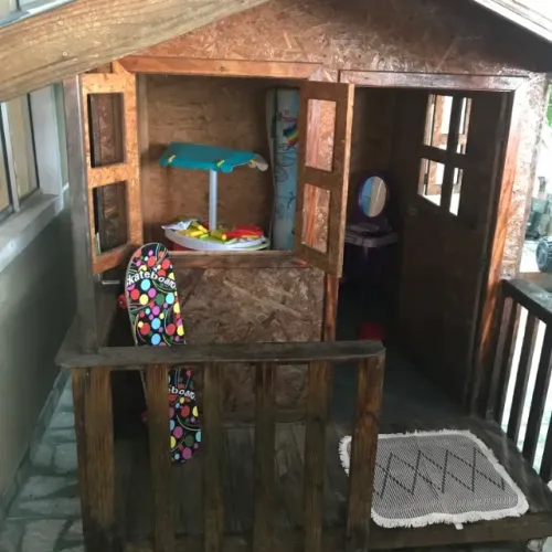 Casinha de boneca para crianças ótimo estado de conservação pode deixar no tempo