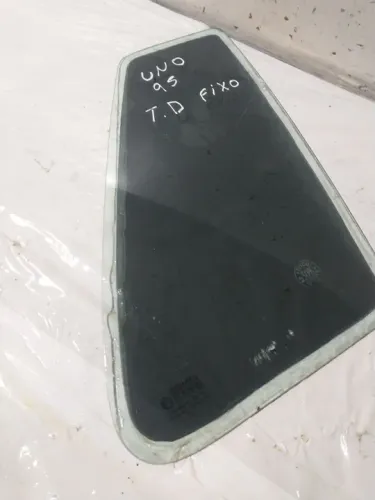 Vidro traseiro fixo direito uno 95 4p