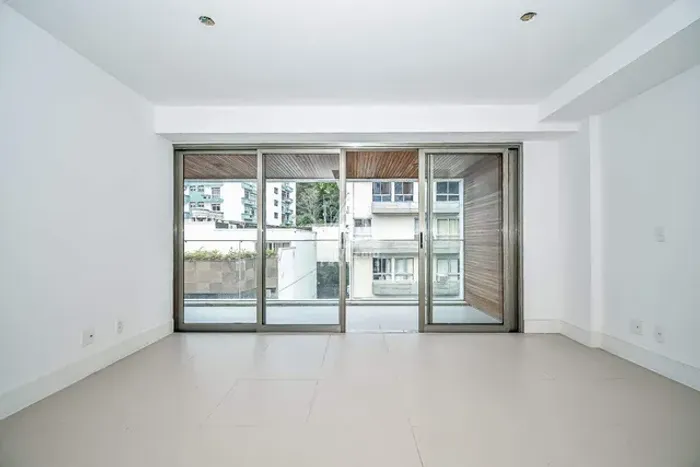 Cobertura Duplex de Luxo no Leblon | 3 Quartos, Piscina Privativa e 2 Vagas!