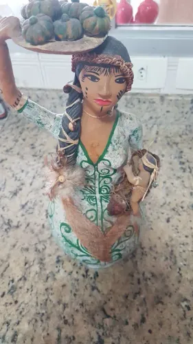 Escultura Indígena em Cabaça - Artesanato Rico em Detalhes 30 cm