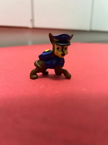 Boneco do personagem Chase da Patrulha Canina
