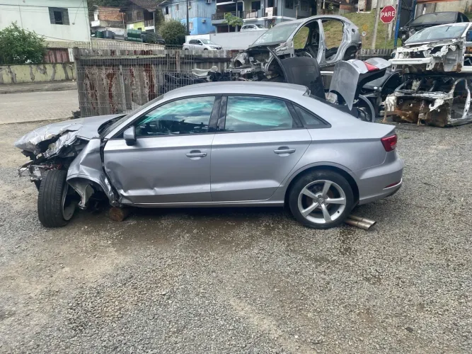 Sucata Audi A3 sedan 2015 motor 1.4 câmbio automático para vender em peças