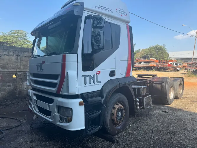 Iveco Stralis 460cv 6x4 - Ano 2011