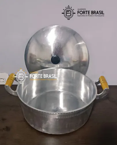 PANELA EM ALUMÍNIO BATIDO 26cm 6L  - CABOS DE MADEIRA 