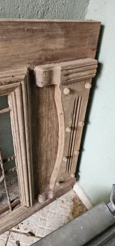 Porta de madeira maciça e ferro antiga 