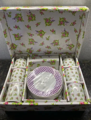 Conjunto com 6 xícaras, estampa floral rosa. Simply Basic.