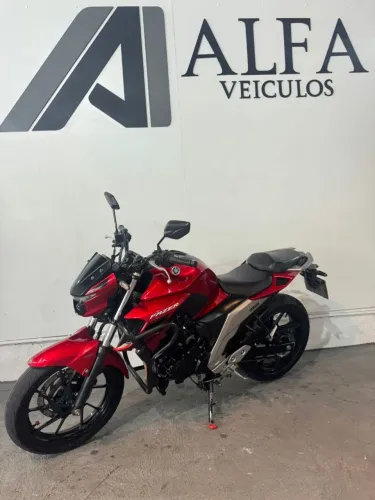 Fz25 único dono baixa km vendo troco e financio