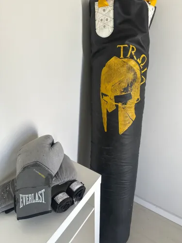 Saco de pancada cheio 1.70m + Luvas e bandagem Everlast boxe
