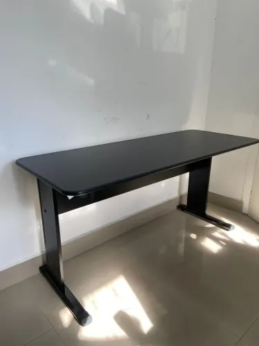 Mesa de Escritório Preta - Design Moderno