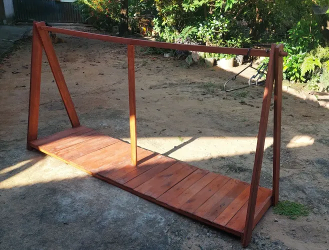 Arara de Madeira grande. 