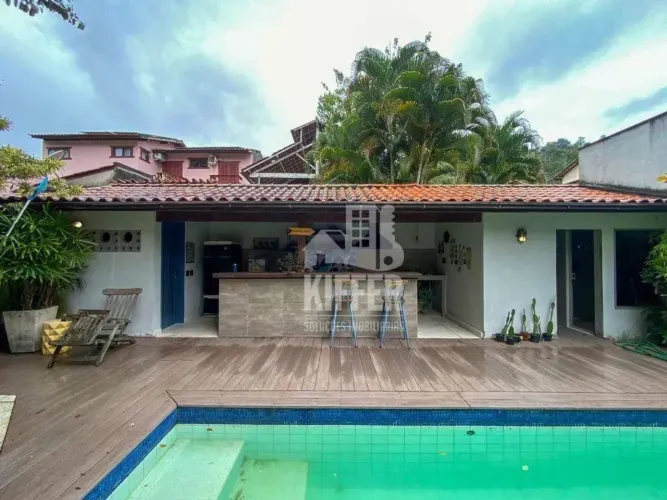 Casa com 4 dormitórios à venda, 240 m² por R$ 930.000 em Pendotiba
