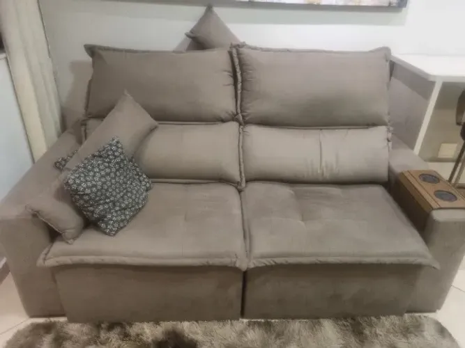 Sofá retrátil e reclinável marrom muito novo