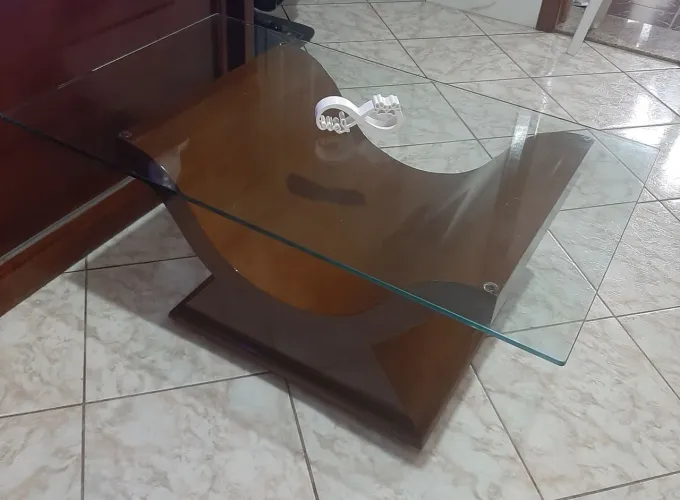 Mesa de Centro com Design Moderno
