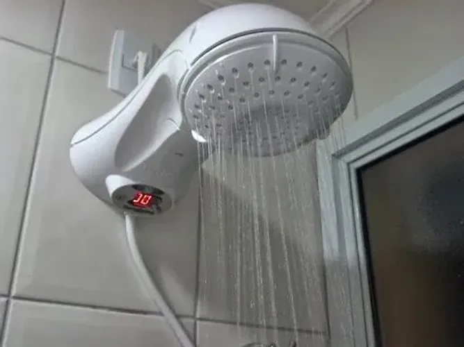 Chuveiro elétrico/instalações de manutenção