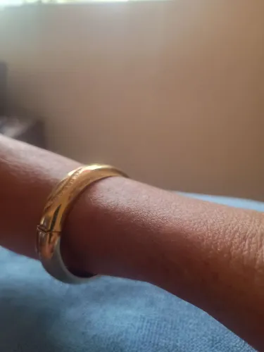 Pulseira Bracelet Em Metal Dourado Folheado Com Detalhes Em Strass