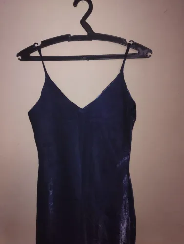 Vestido modelo tubo. Azul Marinho com Alcinhas. Acompanha lenço.