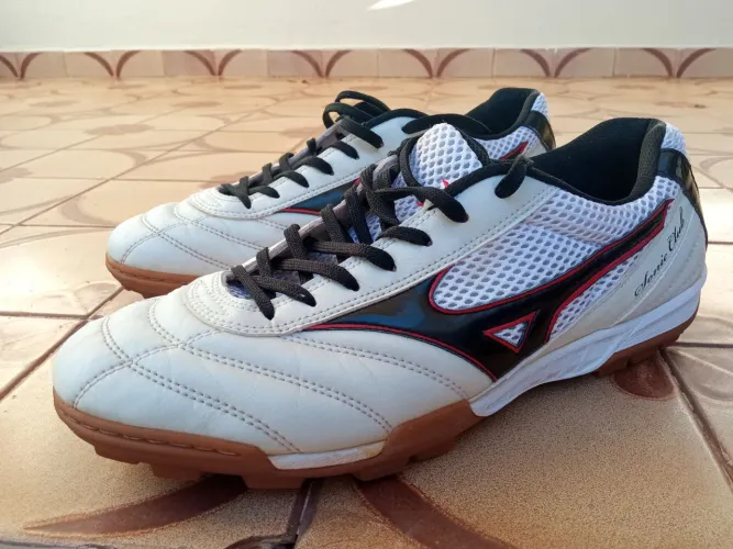 Chuteira society Mizuno Sonic Club Adulto