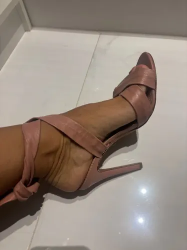 Sandália salto alto rosa Schutz 