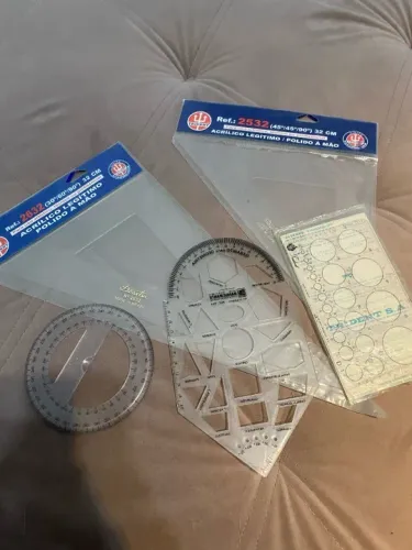 esquadro 45° / esquadro 30,60,90° / gabarito círculos / régua 360° / gabarito formas