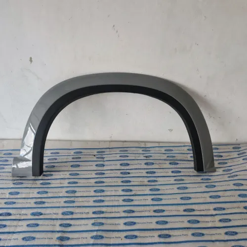 Moldura do vão de roda direita Fiat festback 2021 a 2025 original