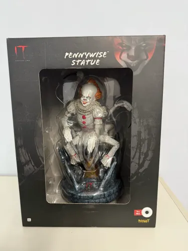 Estátua Pennywise 30cm Spirit halloween com luz de led 