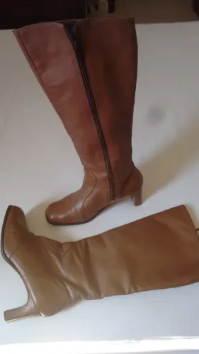 BOTA Nº 36 - EM COURO - MARROM