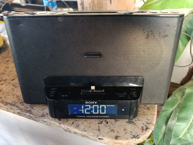 Sony Personal Audio System ICF-CS15i com problema.PN