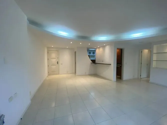 Imóvel para aluguel possui 95 metros quadrados com 2 quartos em Lagoa - Rio de Janeiro - R