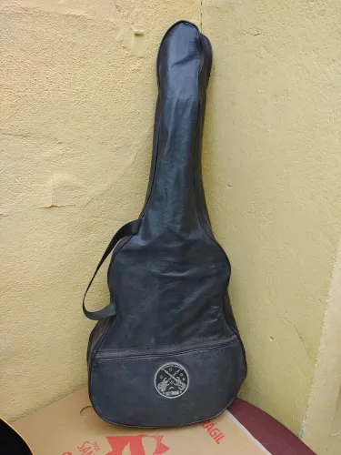 Capa para violão, cor preta, perfeito estado,