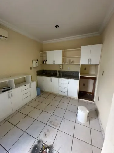 Sala Comercial em empresarial localizado na principal dos Bancários. (Oportunidade)