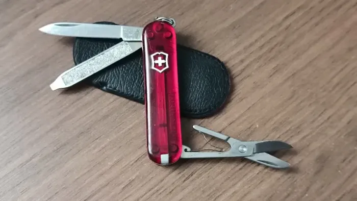 Vt6515 - Canivete Suíço Victorinox - Classic Sd Translúcido
