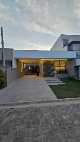 Casa em Condomínio de Luxo em Campo Grande, Rio de Janeiro - 3 quartos, 1 suíte, piscina e