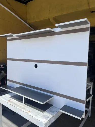 Painel para TV Branco com detalhes 003@