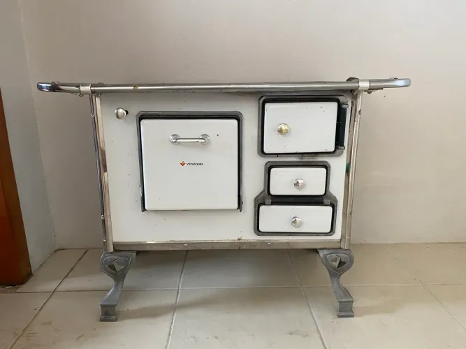 Vendo fogão à lenha 