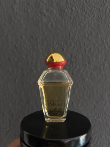 Frasco miniatura do perfume Samsara Eau de Toilette da Guerlain