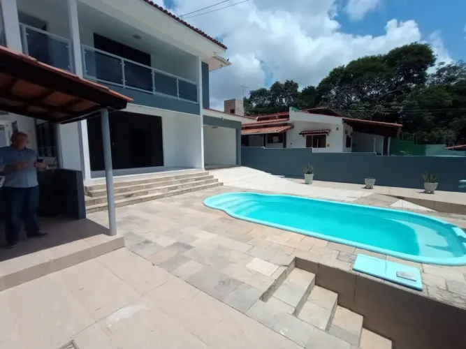 ALUGO CASA NO CABO BRANCO ACOM 5 QUARTOS SENDO 3 SUÍTES E COM PISCINA