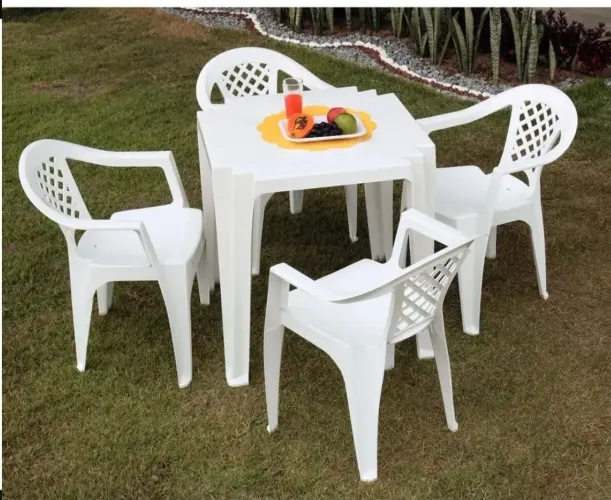 Jogo de mesa e poltrona de plástico marca dupla plastic