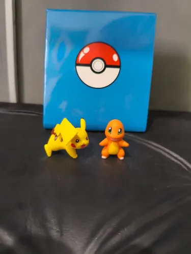 Pokémon Pikachu e Charmander 