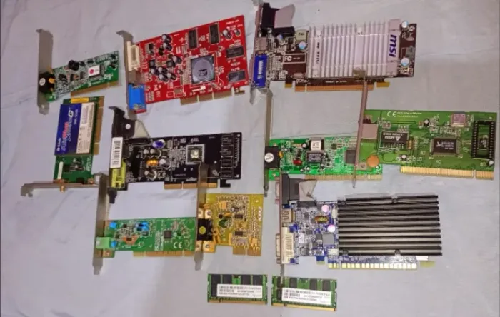 10 Placas diversas,vídeo AGP, Pci-express,redes,wifi e 2 memorias Notebook