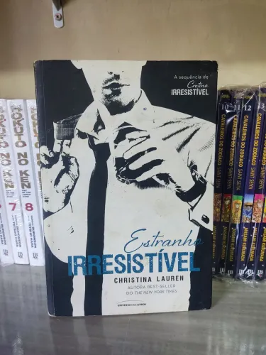 Livro Estranho Irresistível