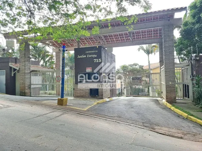 Casas à venda em condomínio fechado na Granja Viana!!