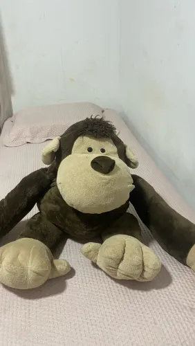 macaquinho de pelúcia