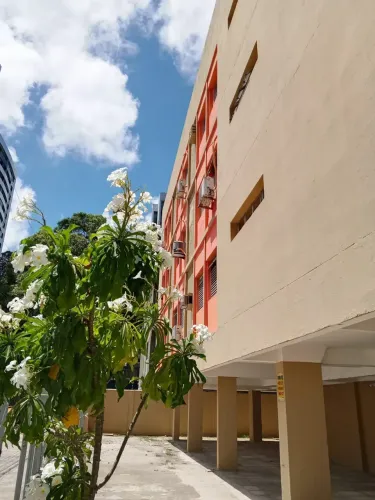 Oportunidade no Espinheiro! Quarto e sala com garagem no pilotis Perfeito para investir o