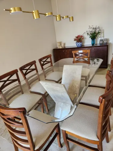 Mesa de jantar com 8 cadeiras