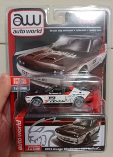 Miniatura Dodge Challenger STR Hellcat Auto World