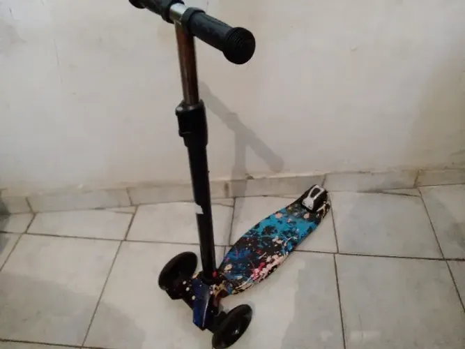 Patinete Infantil Scooter 4 rodas led´s e freio até 45kg